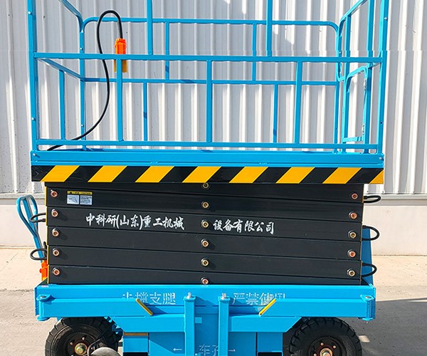 长泰自行走升降机